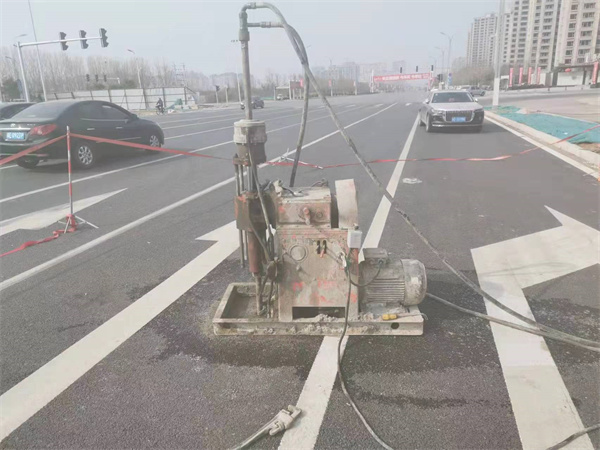 东乡公路路面下沉沉降开裂注浆加固施工
